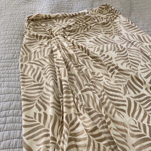 Pretty Palm Maxi Skirt - Picture 2 of 4